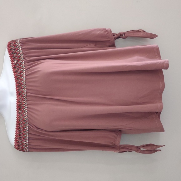 Off the shoulder dusty rose flowy shirt with zig zag embroidery on top. - Picture 5 of 6